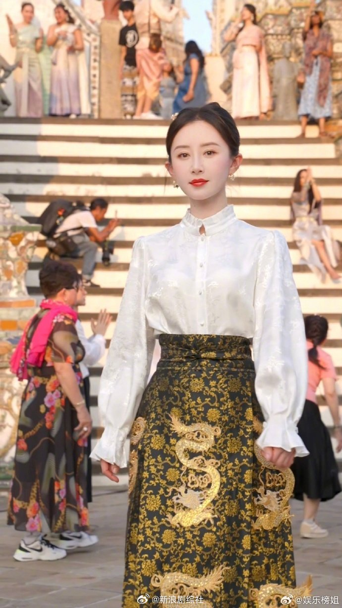 姐姐的状态真的很好,果然旅游让人快乐~ 67舒畅宣传国风小能手!