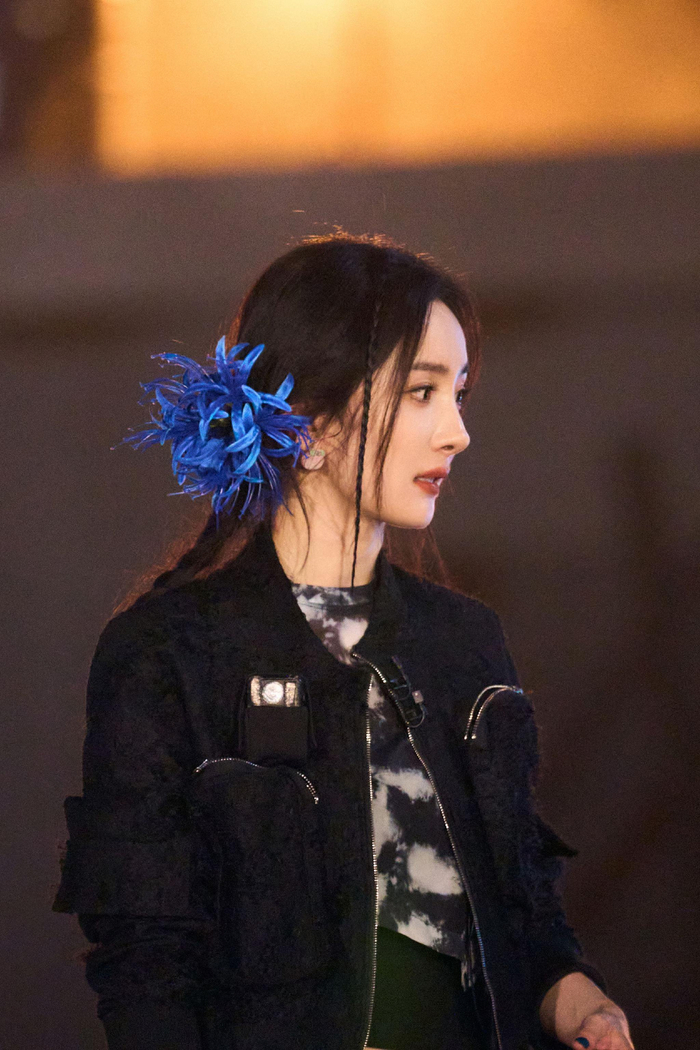 托腮小幂,喜欢喜欢|杨幂_新浪新闻