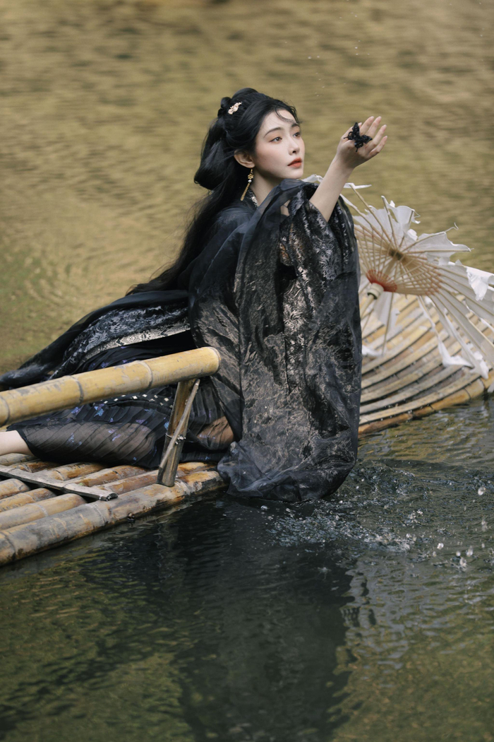 许佳琪黑衣古风写真,美女杀我,对我眼睛太友好了|许佳琪_新浪新闻