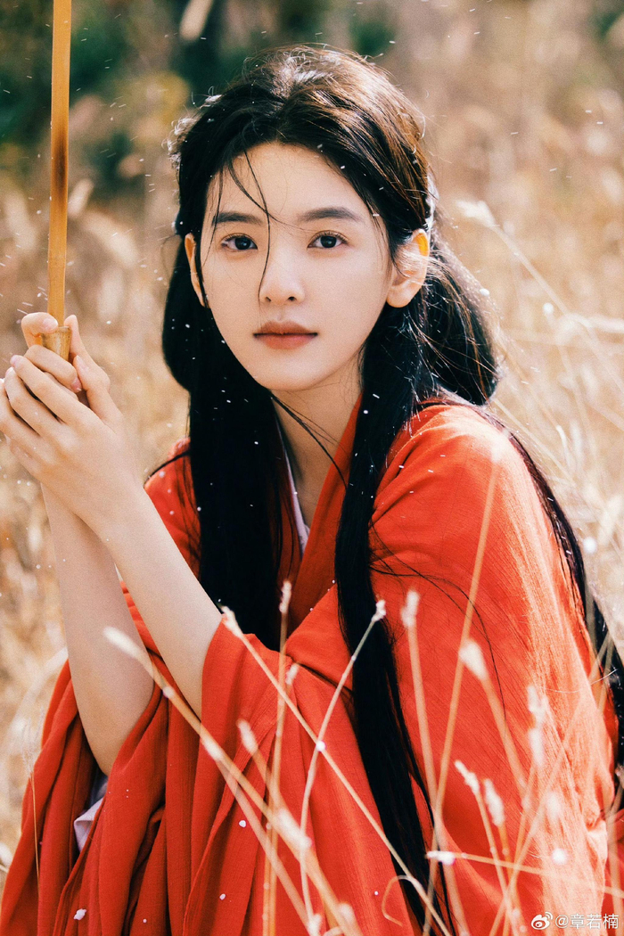 章若楠红衣古风大片__财经头条