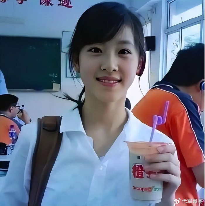 结婚10年后,刘强东章泽天被疑冷战,貌合神离,女方早已靠事业逆袭__财经头条__新浪财经