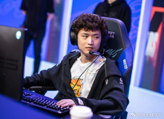 uzi回应黑粉,嫌我太激进可以去看焕烽直播,他挺稳健的|吐槽|电竞|选手