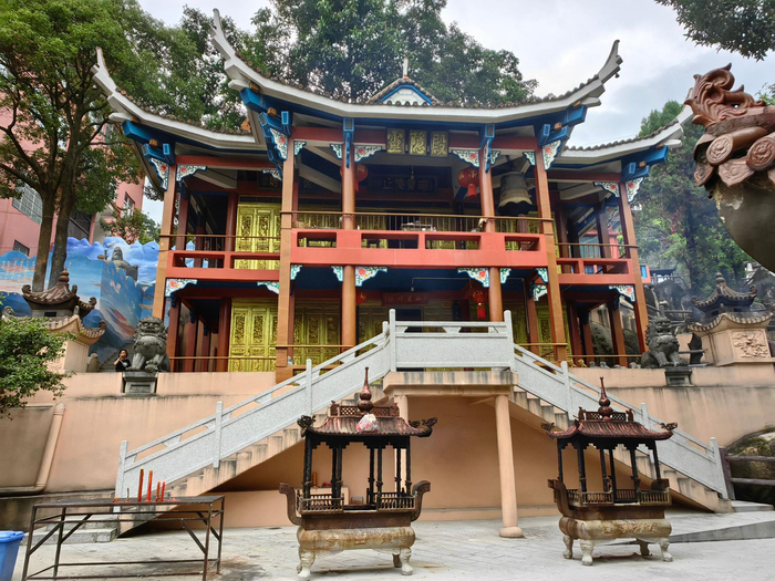 为临沧人喜欢到灵山寺烧烧香拜拜灵官也是一种心理安慰