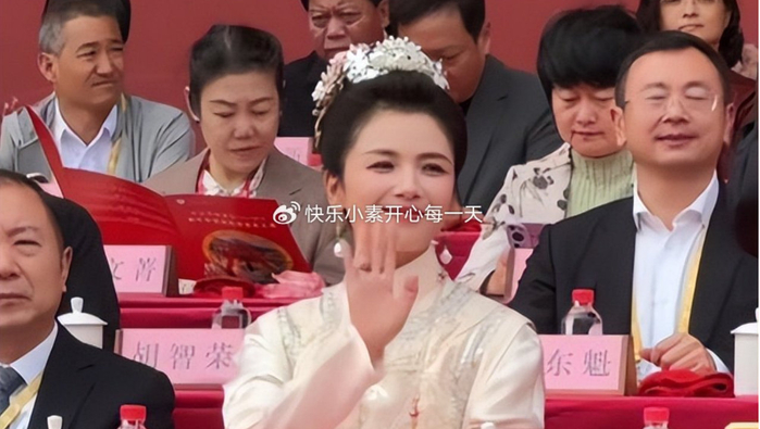 刘涛参加妈祖诞辰盛典，湄洲再迎妈祖回娘家，刘涛献寿桃保平安