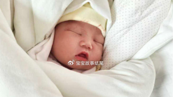大脑发育好的娃，出生就会有3个信号，占一个，就偷乐