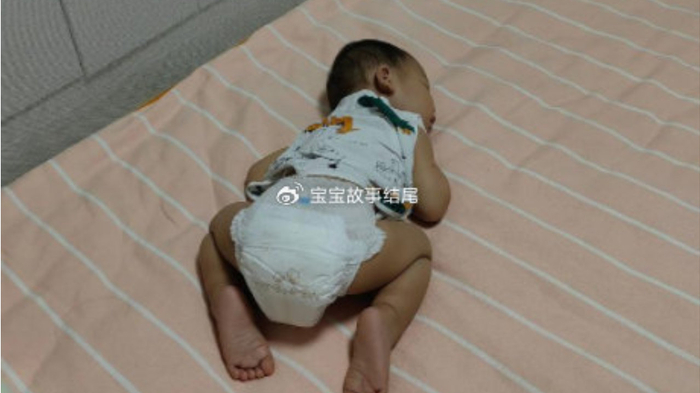 “床头睡，床尾醒”的宝宝，有这3个特质，妈妈可别嫌弃