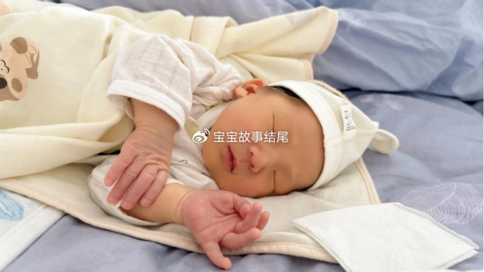 从小“跟妈睡”和“跟奶睡”的宝宝，有什么区别？影响深远