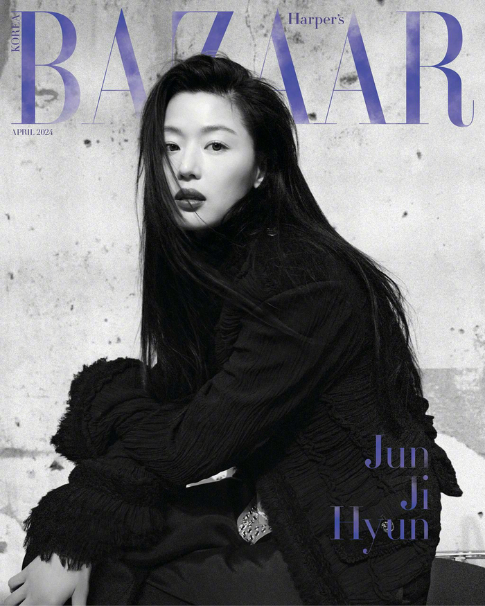 身穿burberry登上harpersbazaar韩国版2024年四月刊封面