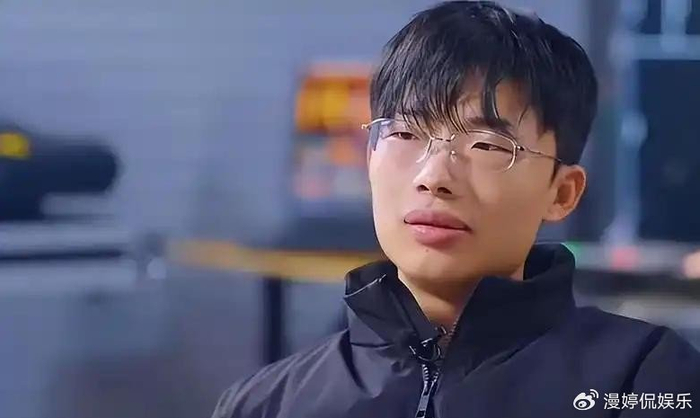 远离造神陷阱！曾经一夜爆红的郭有才，终于为自己的荒唐付出代价|直播|粉丝|主播|北大|音乐_新浪新闻