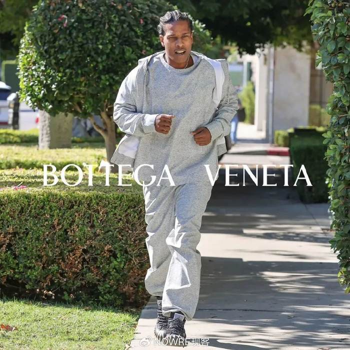 2024 春夏系列 campaign | via rain再往前回溯,或许我们还看过 yeezy