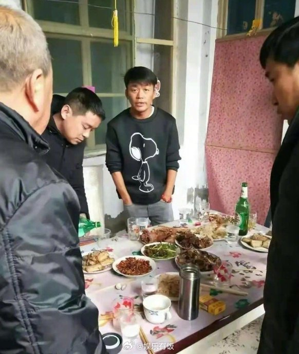 明星回农村老家的样子,吴磊,高圆圆赵又廷,易烊千玺,何润东,刘涛,靳东