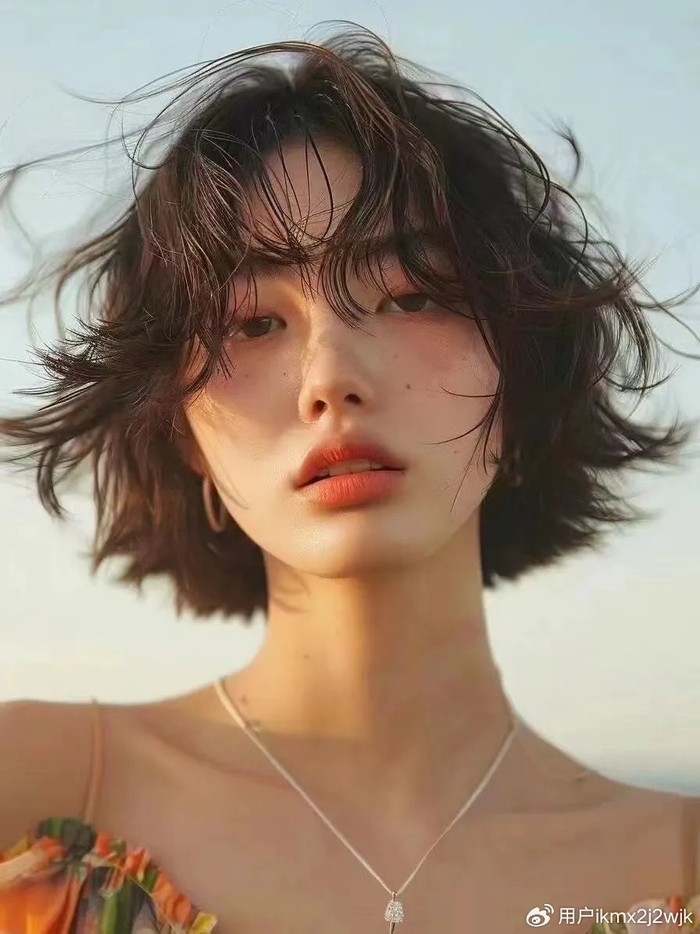 齐脸卷发来了,蓬松瘦脸真时尚,爱美女性别错过|发型|瘦脸|头发_新浪