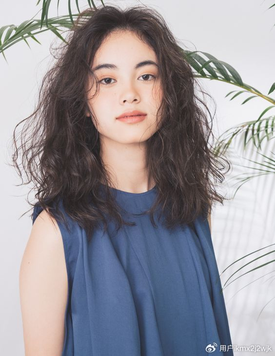 长脸型女士的发型秘,选择这几种发型,时尚又美丽