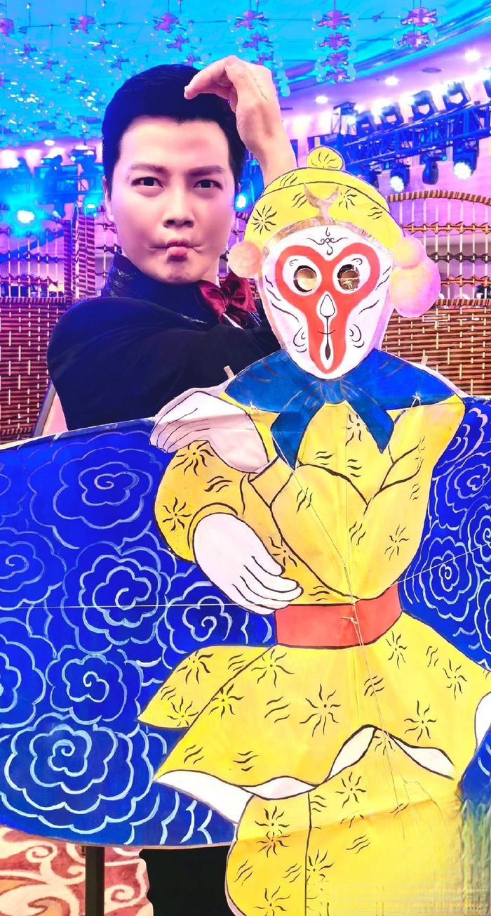 任鲁豫赵志瑾主持活动,一个凭法语水平出圈,一个推荐孙悟空风筝