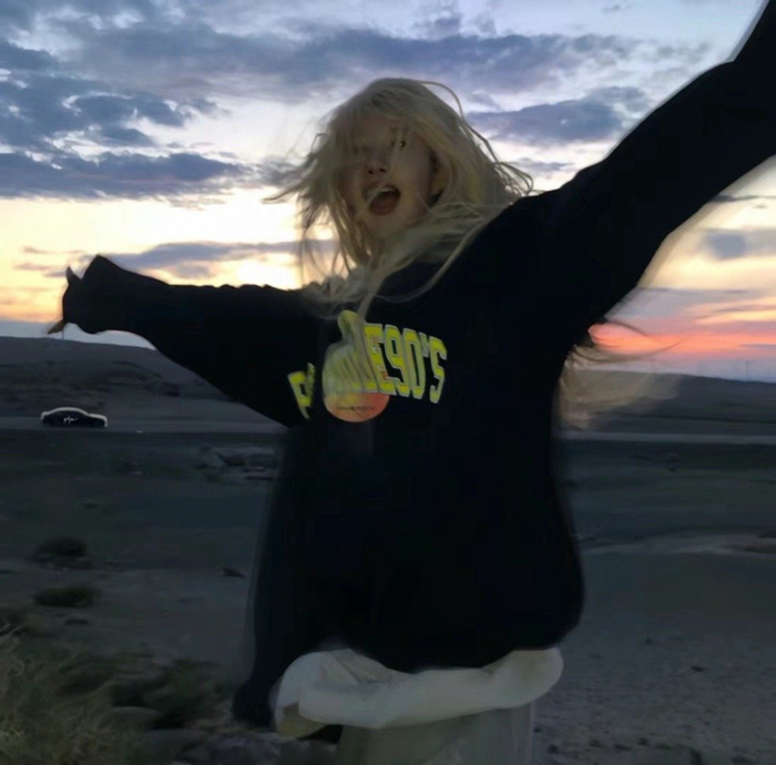 wechat自由感女生头像