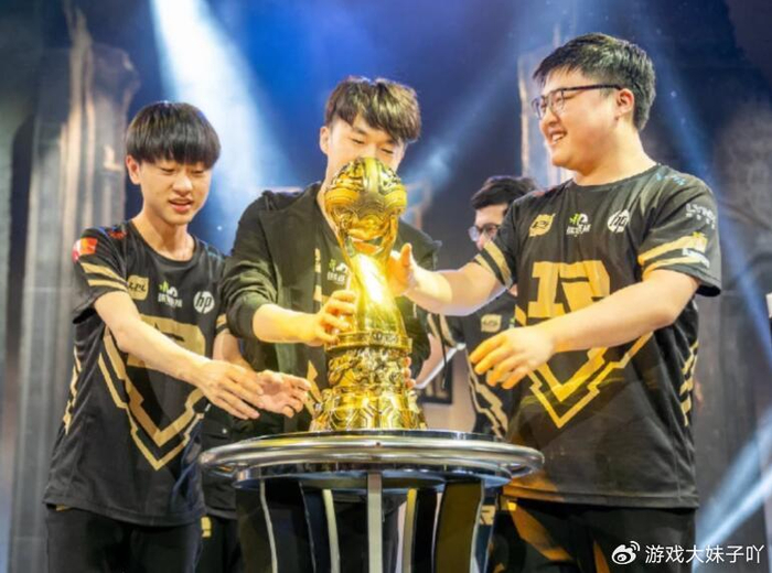 rng招聘实习生,却不想给工资,想让粉丝无偿帮助战队走出困境