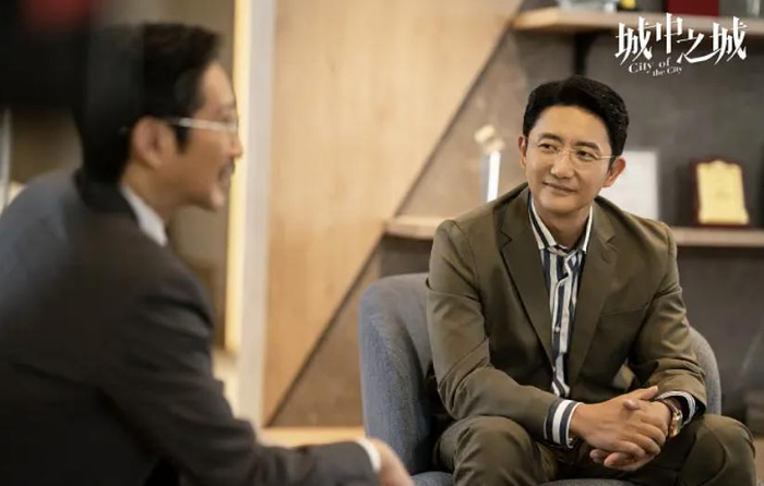 央视新剧,于和伟领衔,隆妮施美人计,这场金融高端局