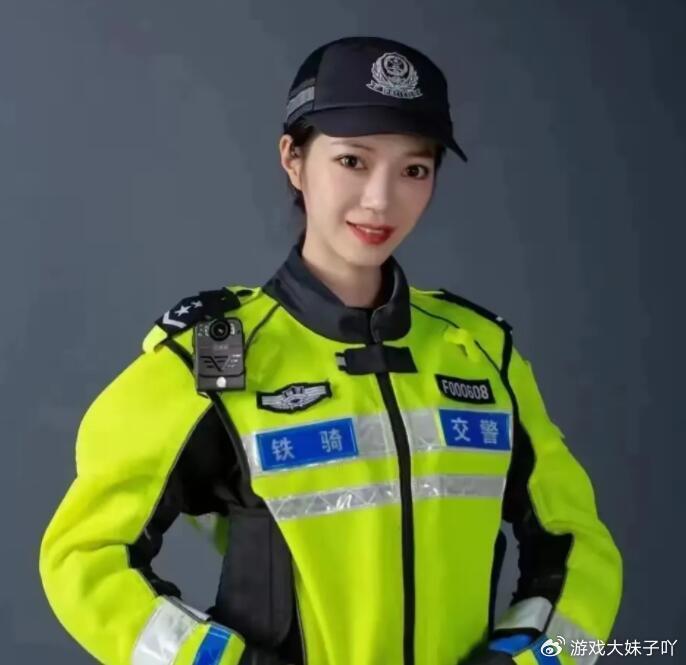 成都交警谭乔老婆图片