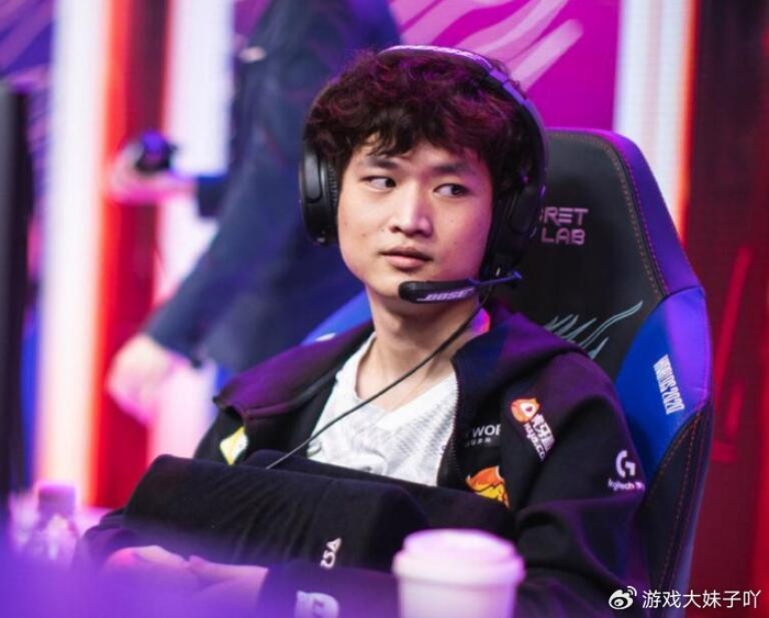 uzi回应黑粉,嫌我太激进可以去看焕烽直播,他挺稳健的|吐槽|电竞|选手