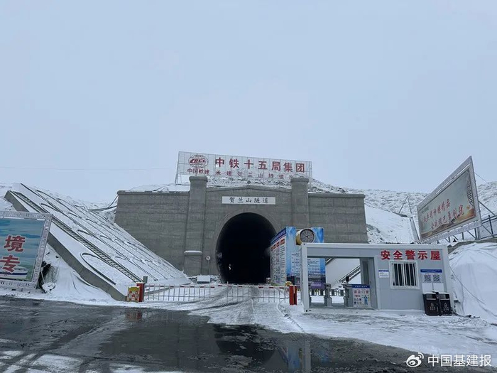 银巴铁路贺兰山隧道开挖掘进取得阶段性进展