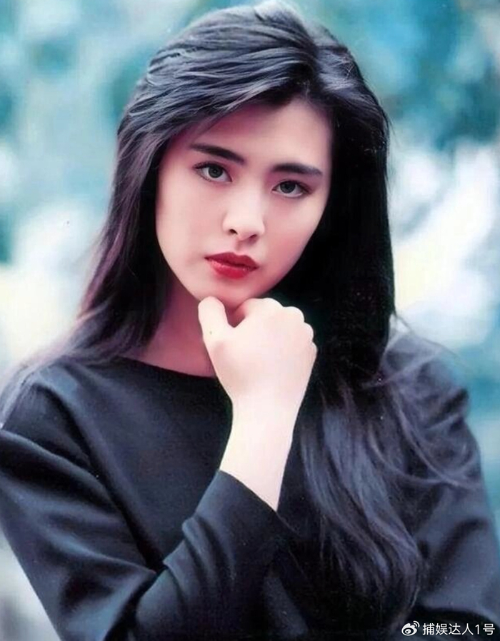 57岁的王祖贤仍是冻龄美人这才是女生们该羡慕的样子