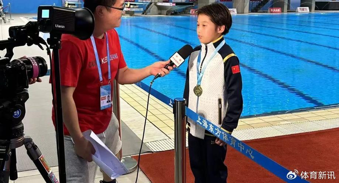 全国跳水锦标赛,年仅12岁小将李蕊汐以出色表现,获得女子10米台冠军