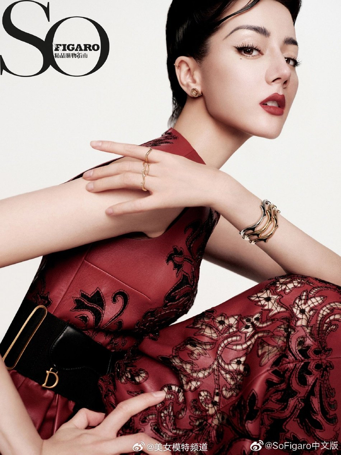 迪丽热巴摩登复古造型时尚大气 眼神魅惑长腿纤细气场强