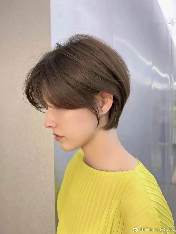 挂耳短发:时尚新宠,颜值加分利器