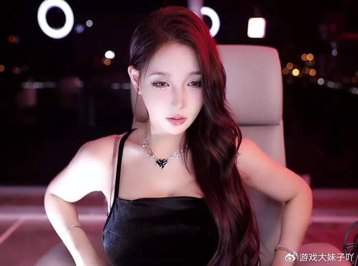 米娜拒绝转会,现场展示身材,直言我这身材不跳舞在某音都会被扣分