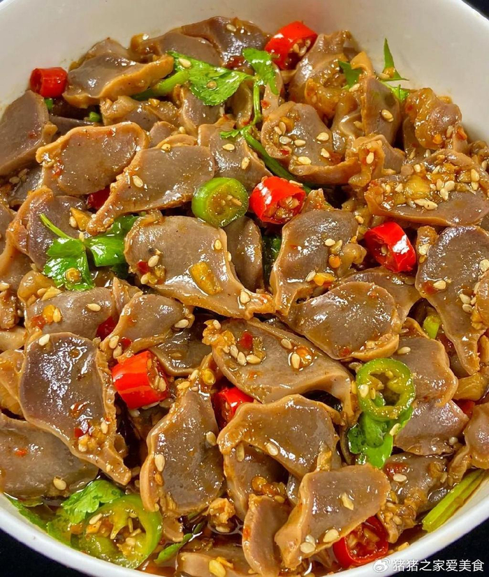 香菜拌鸭胗:清爽开胃,解腻神器
