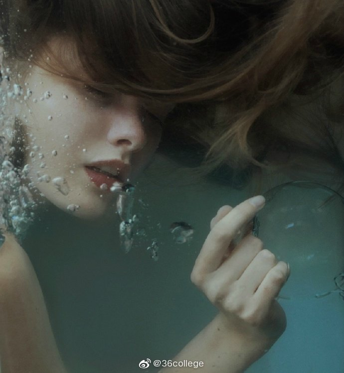 沉入水底的美|摄影师Marta Bevacqua