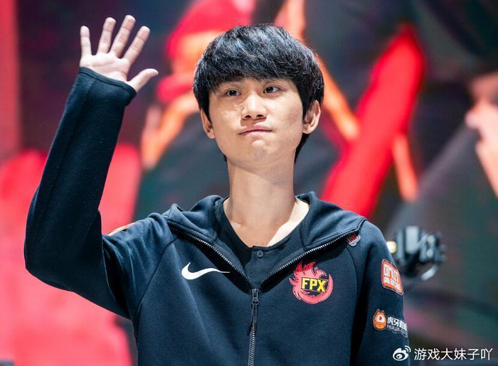 doinb停播回国后,宁王嘲讽值拉满,在直播间给粉丝抽奖__财经头条