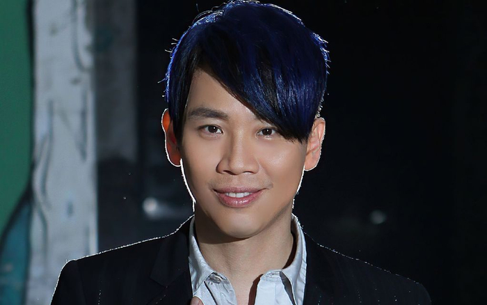 陶喆演唱会"梦中演唱"?小眼睛歌手投入表演引热议,滑稽一幕成焦点