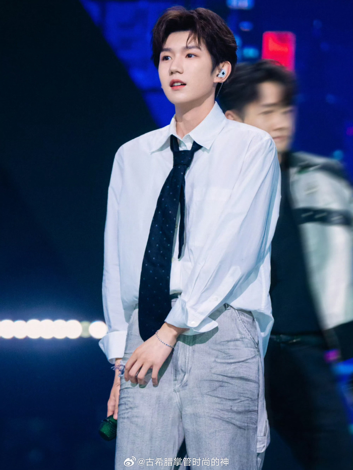 王源同款破洞牛仔裤找到咯(■_■)17