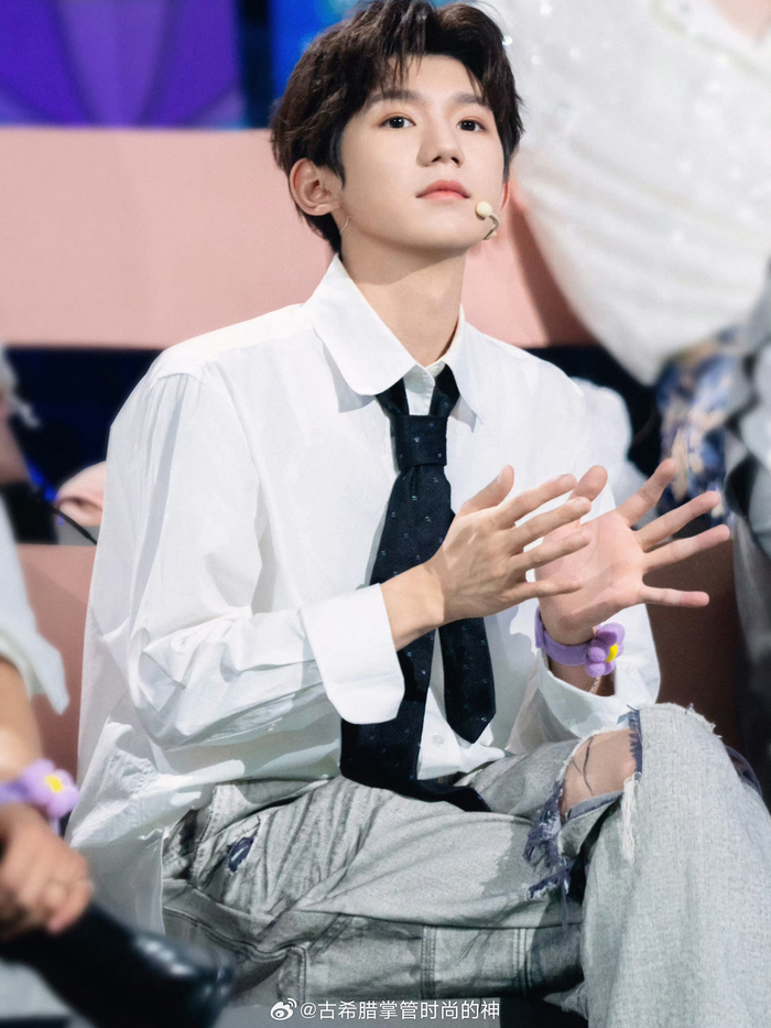 王源同款破洞牛仔裤找到咯(■_■)17