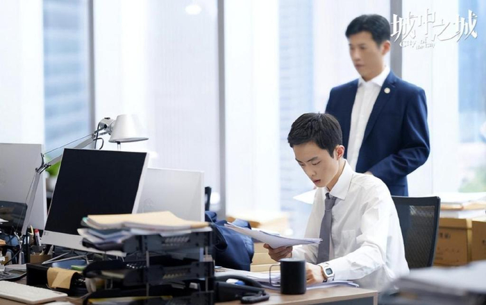 央视新剧,于和伟领衔,隆妮施美人计,这场金融高端局