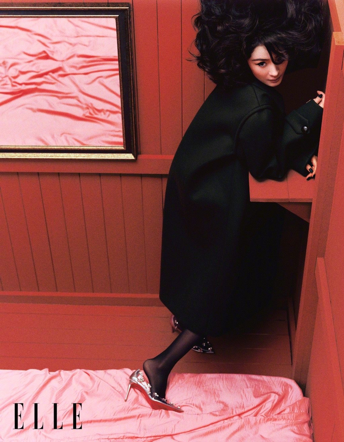 杨幂十登elle封面内页来了这头发有点太复古了