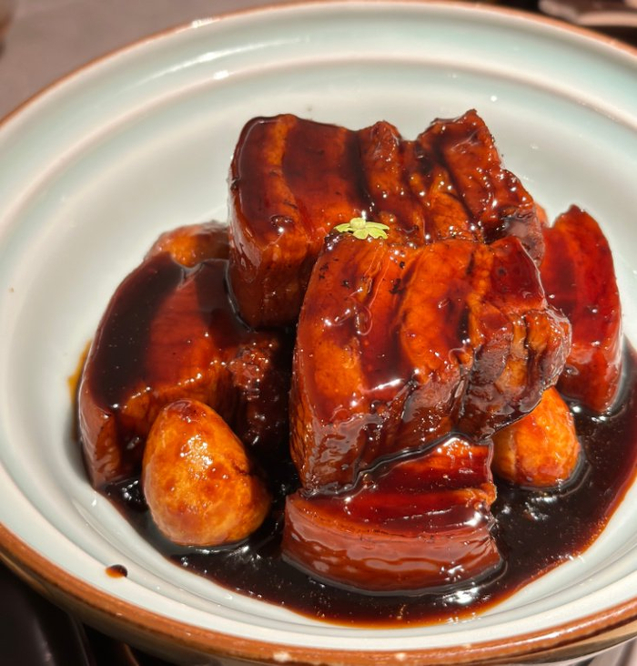有人曾盛赞上海的红烧肉为正宗之最,其魅力何在呢?