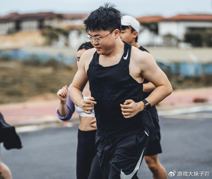 uzi变成健身达人了,参加户外训练,长跑5000米的记录很少人能达到|长跑