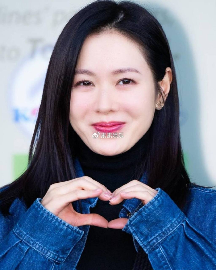 孙艺珍被质疑怀二胎穿宽松裙丰腴不少粉丝形容那是幸福肥