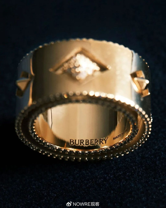 burberry 业绩惨淡,谁的错?