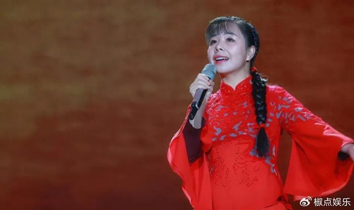 22岁凭《星光大道》走红,9年前嫁给农村男友的王二妮