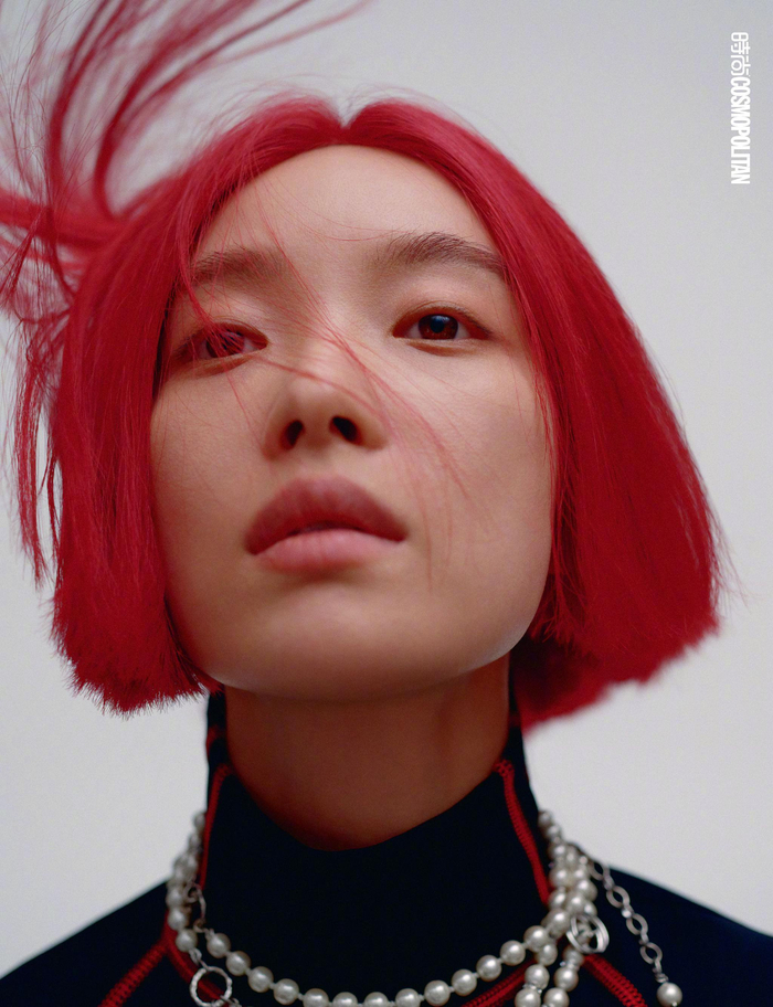 倪妮时尚cosmo十月刊封面#倪妮cosmo红发封面大片来了,红红火火,荷