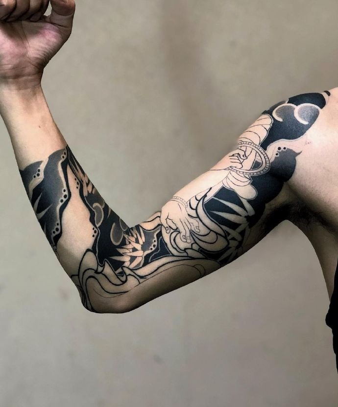 在国内,有一些纹身师的佳作令人叹为观止,他们的设计更是独具匠心