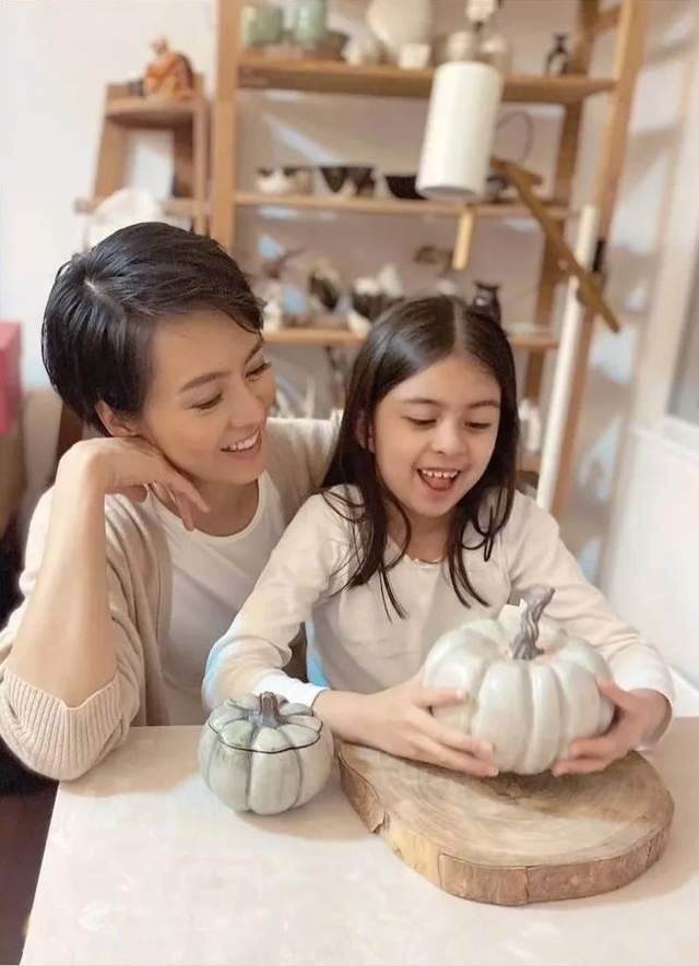 一代香港玉女:"40岁后,我做回自己的主人"|梁咏琪|香港_新浪新闻