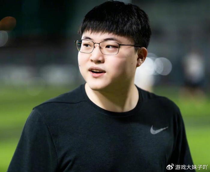 老岳爆料edg下赛季阵容,签约doinb打中单,uzi也将加入|下赛季|阵容