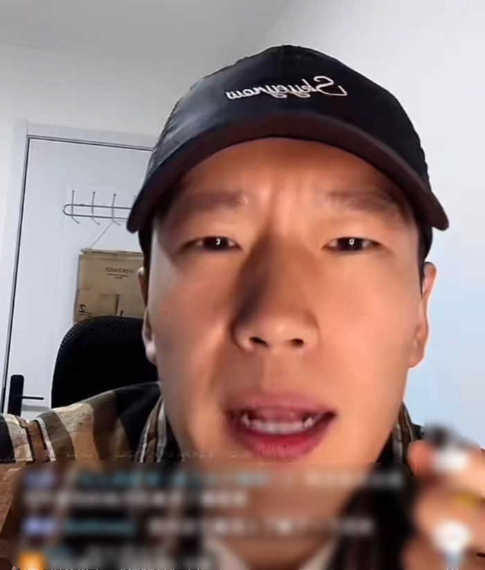 阿文扮演者直播时表示王一博演追风者做了晒斑67好真实的脏脏包