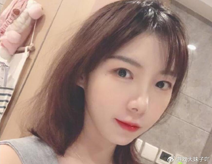 小楼生日开启直播,称已经财富自由,和王思聪只是普通朋友