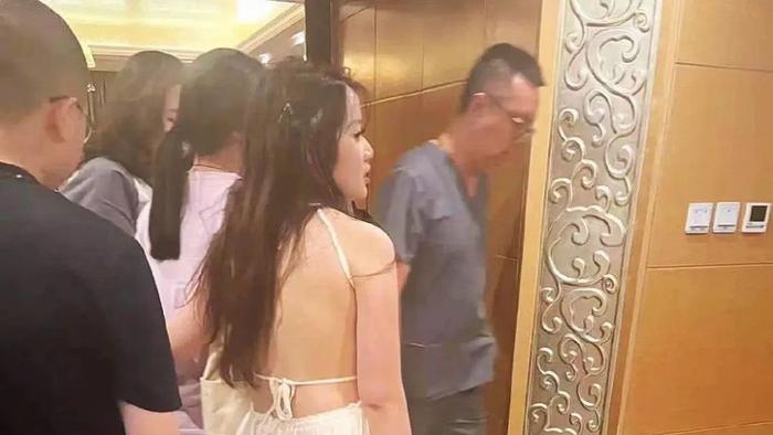 大瓜！三甲医院肖主任出轨多人，护士长两次怀孕，董小姐临产在即