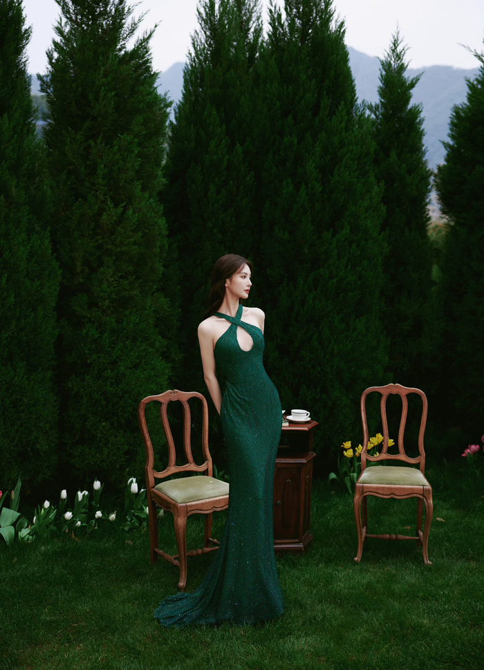 金晨最新营业状态一身绿裙清新又美丽哪哪都好看金晨请多营业